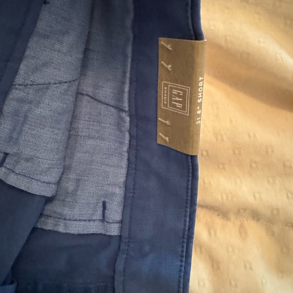Gap 8” Shorts - Picture 3 of 3